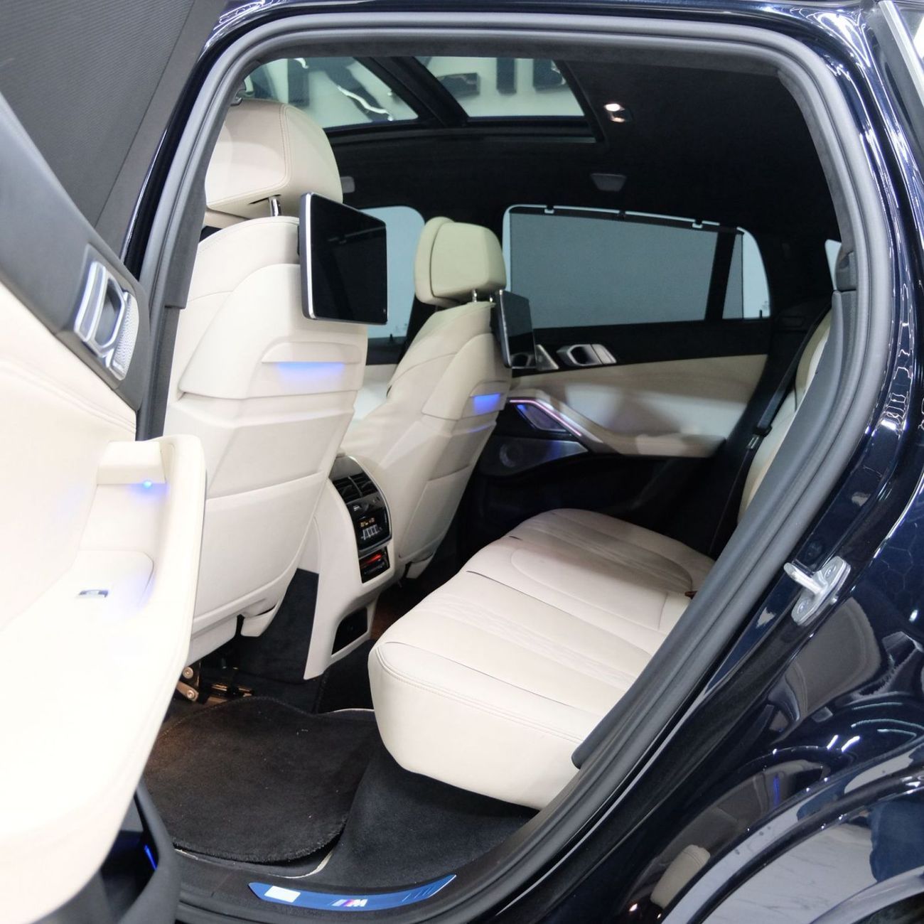 BMW X6 V8 4.4L AED 5,190 P.M l 0% Down Payment l BMW X6 xDrive50i | AGMC Warranty & Service Contract & Full