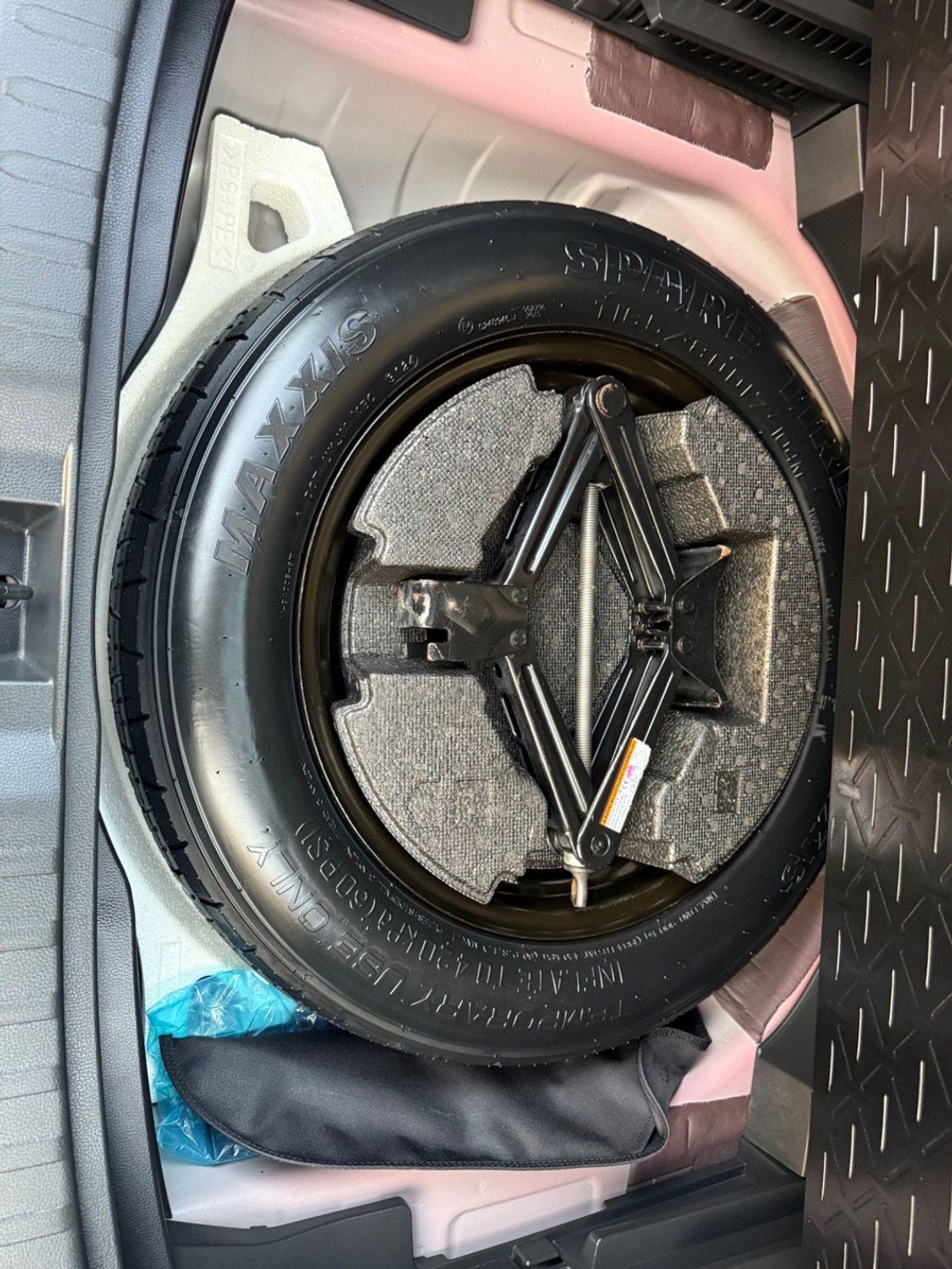 تويوتا راف ٤ 2025 XLE AWD ADVENTURE KIT 2.5 USA SPEC