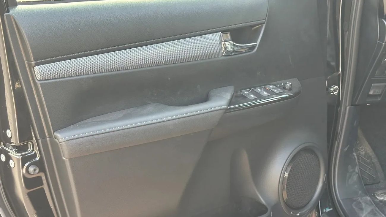 تويوتا هيلوكس Toyota Hilux 4.0L GR Sport Full option Automatic