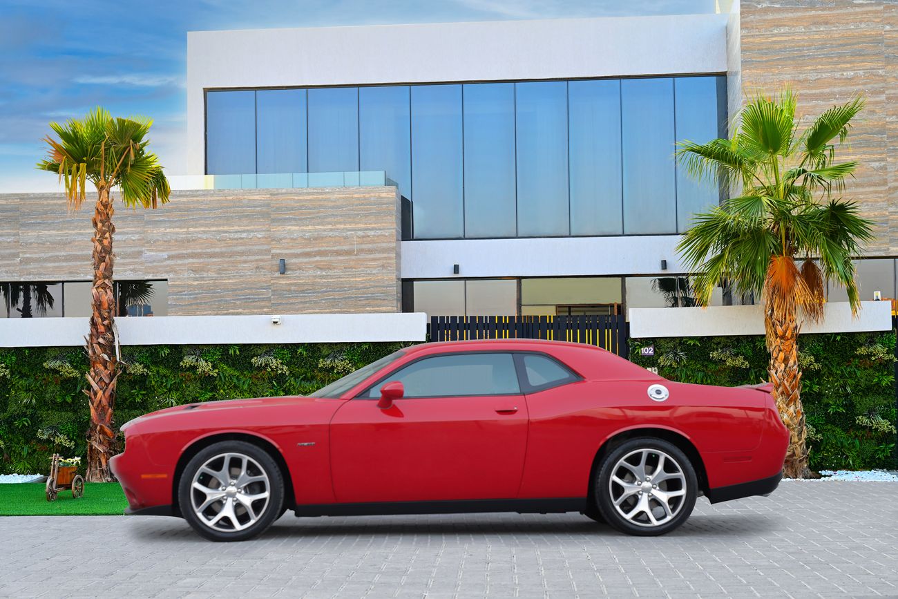 Dodge Challenger RT Hemi  | 1,761 P.M  | 0% Downpayment | Full Agency History!