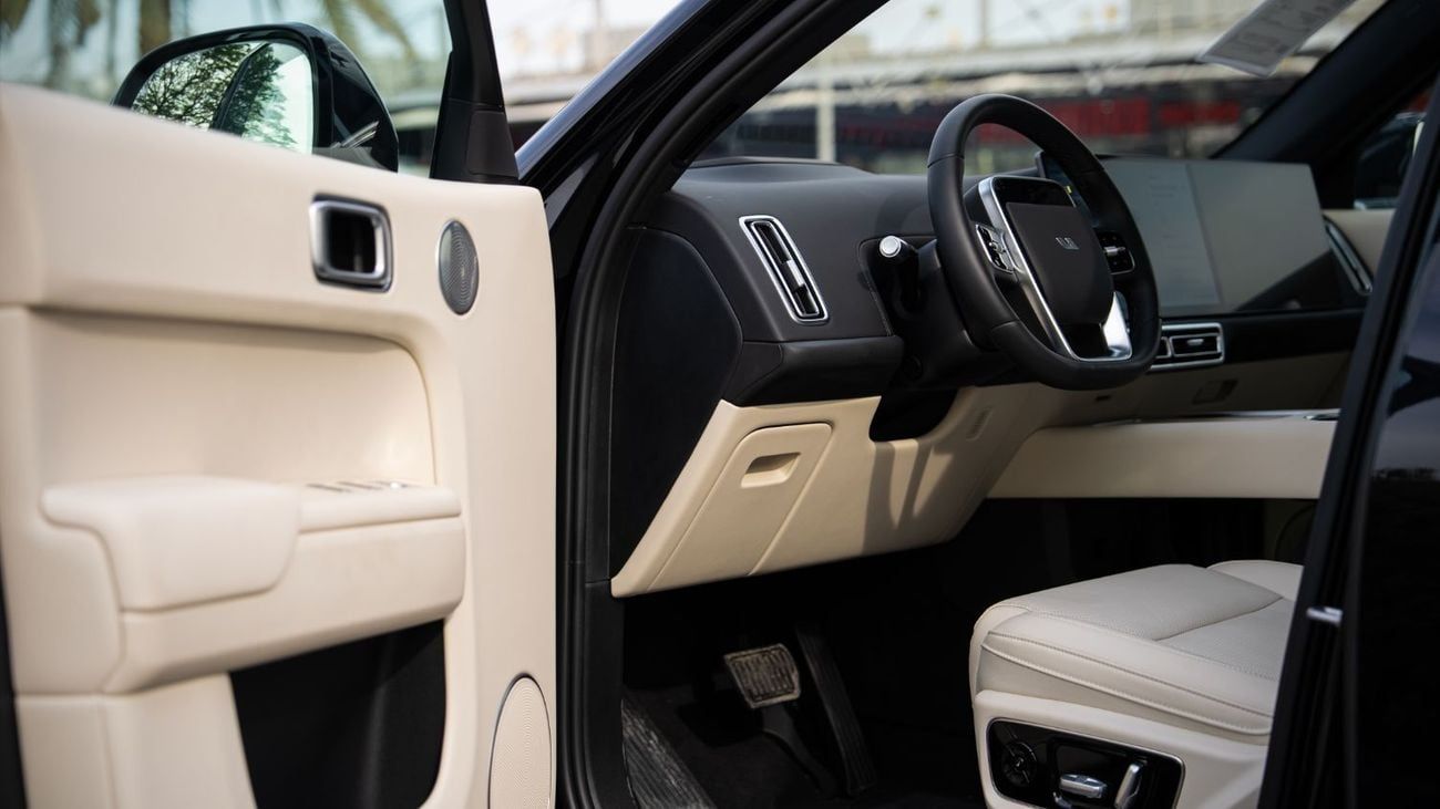 Li Auto L7 Ultra 1.5L - Black Inside Black & White | Export Only