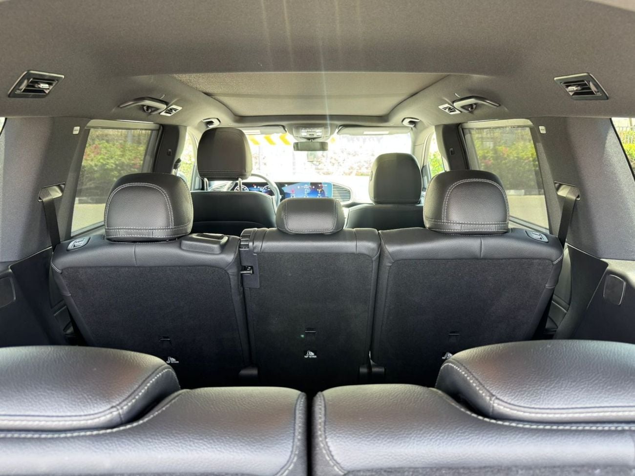 مرسيدس بنز GLS 450 2025 Mercedes Benz GLS-450 Mid Option Without HUD