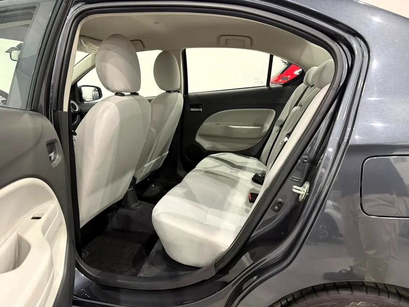 ميتسوبيشي اتراج جي إل إكس GCC / Official Dealer Warranty
