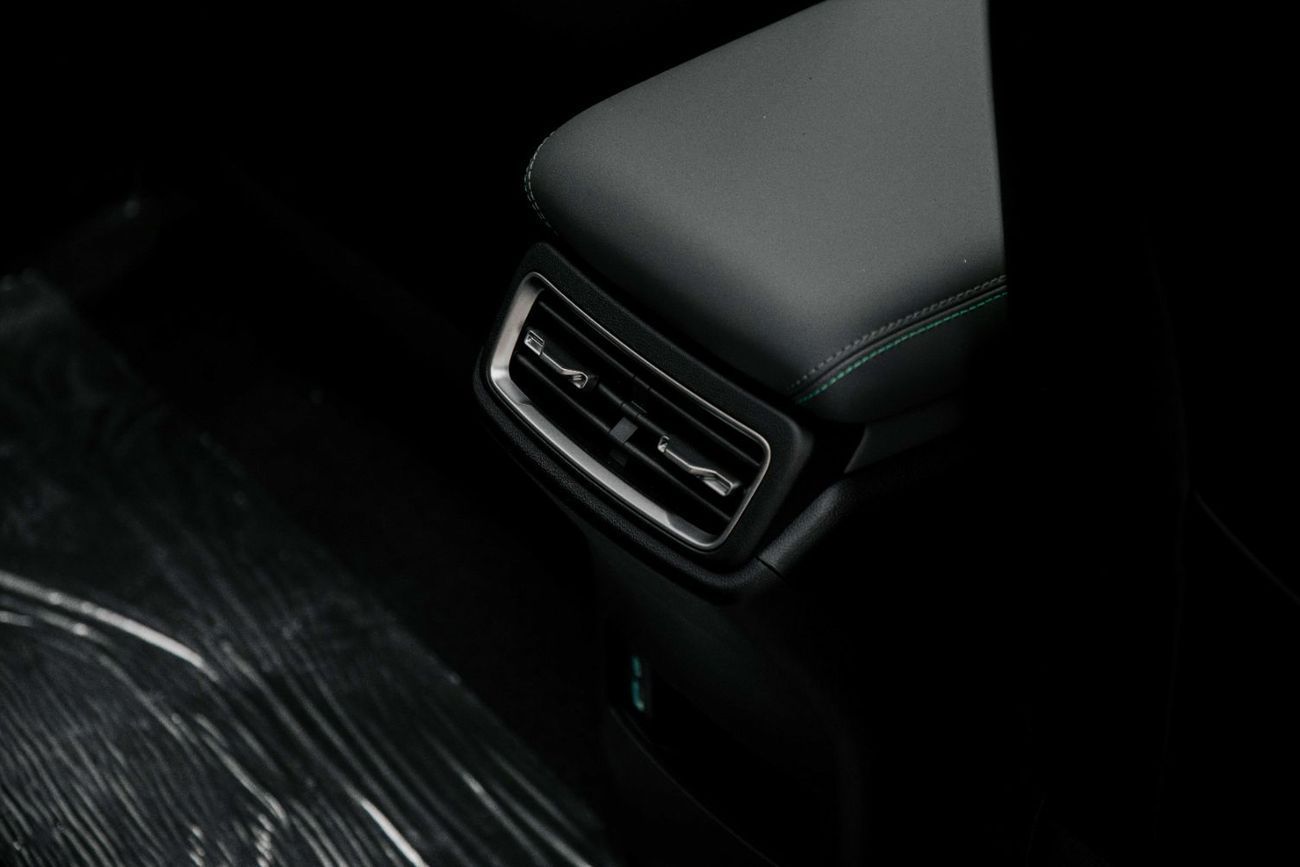 BYD Qin L DM-i ID Superior 1.5L - Grey Inside Grey | Export Only