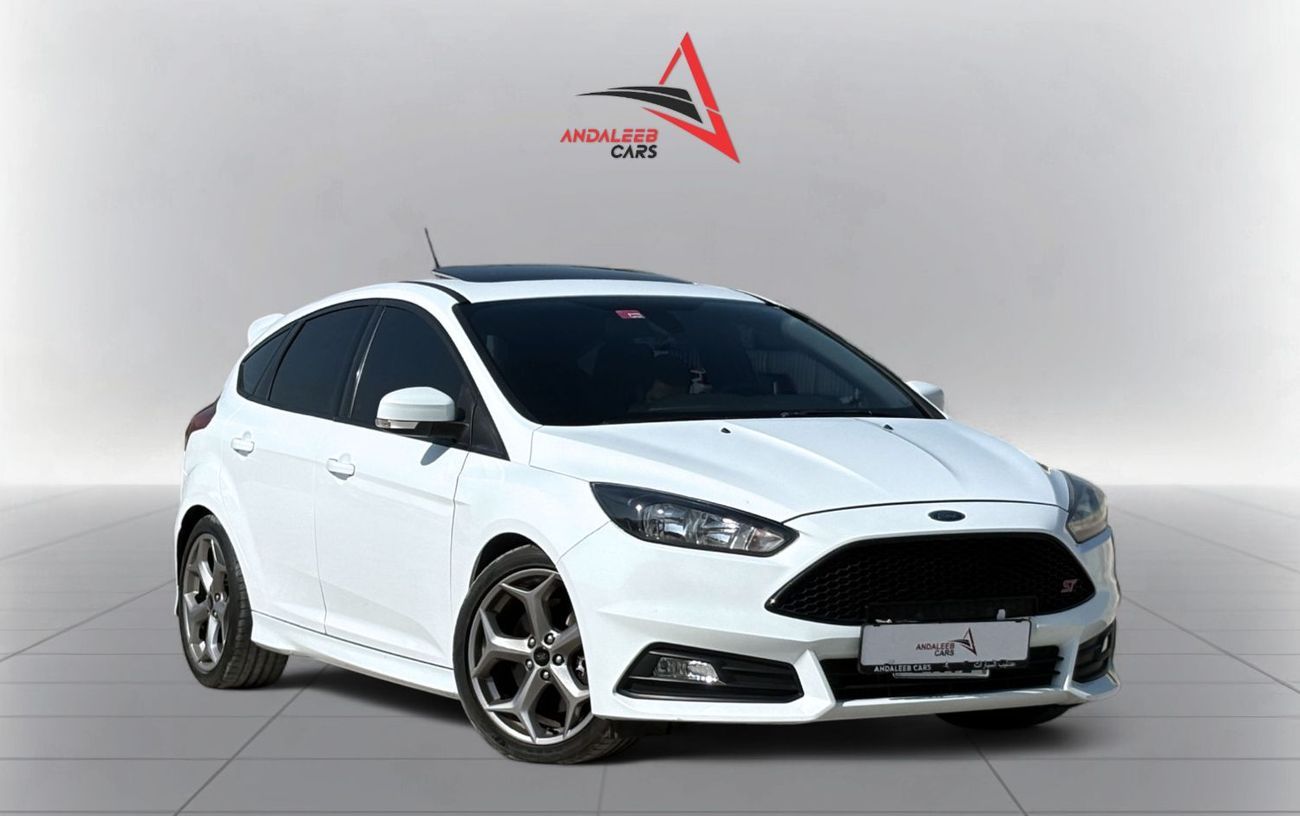 Ford Focus ST 2.0L TURBO I4 M/T | 2017 | GCC SPECS | FULLY AGENCY SERVICE HISTORY | UNDER SERVICE WARRANTY UNTI