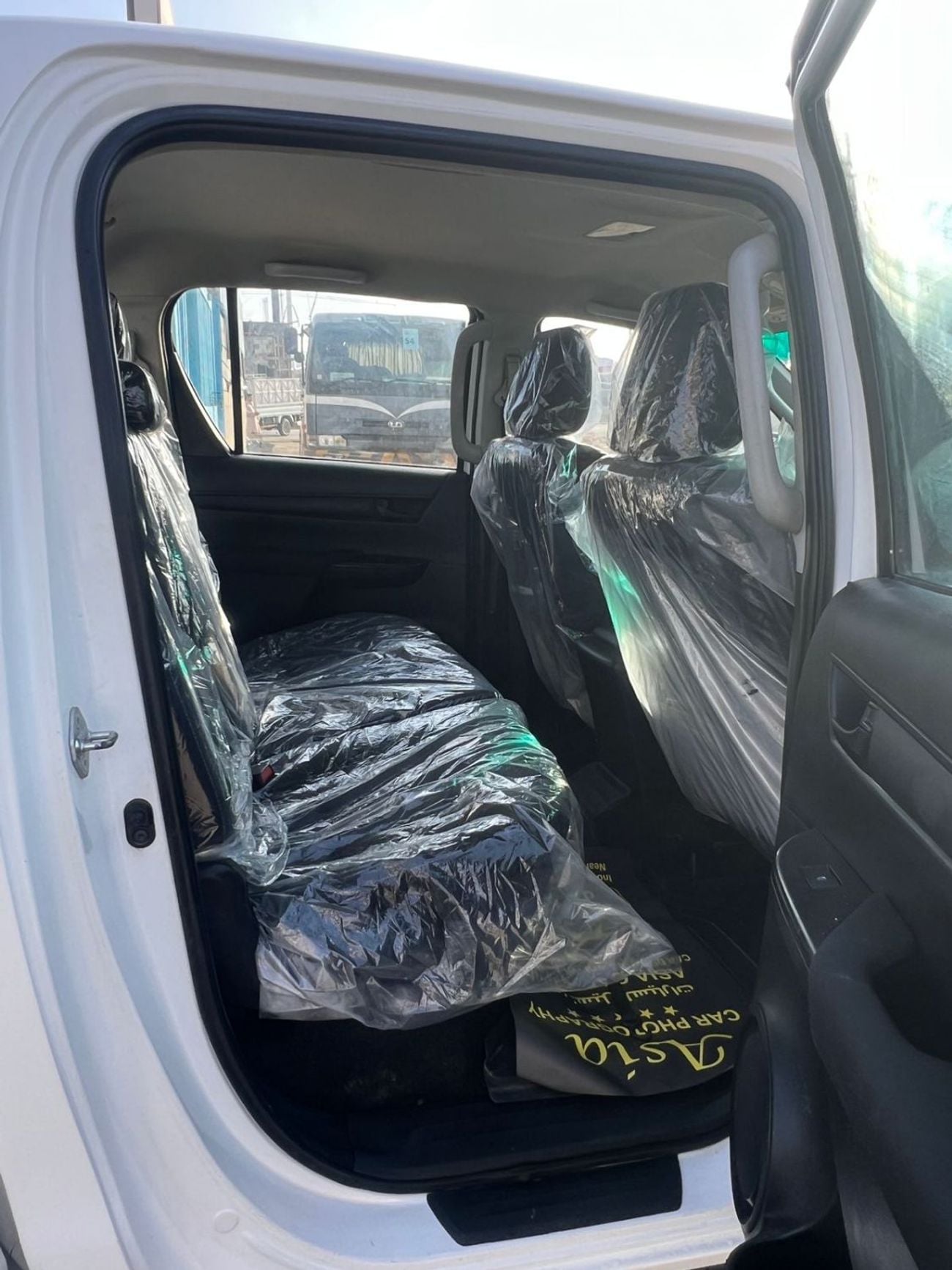 Toyota Hilux diesel engine ,2.8 liter ,manual gear ,year model 2016 ,right hand drive ,only for export available