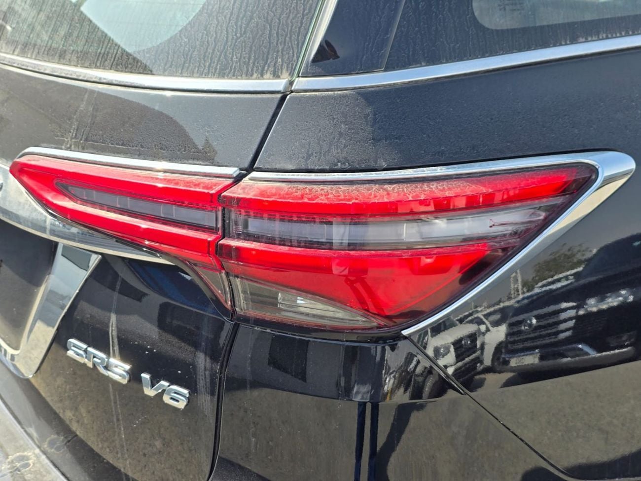 Toyota Fortuner VXR 4.0L PETROL A/T SR5 V6  7 SEATER