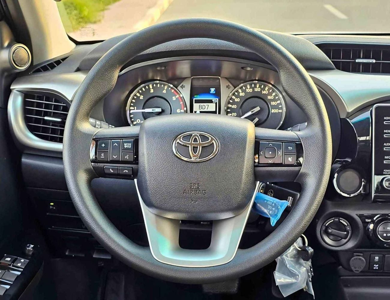 Toyota Hilux SR5 WIDE BODY / DOUBLE CABIN / 2.4L DIESEL A/T 4WD / BLIND SPOT / OVER FENDER / DIFF LOCK (CODE#HDAH