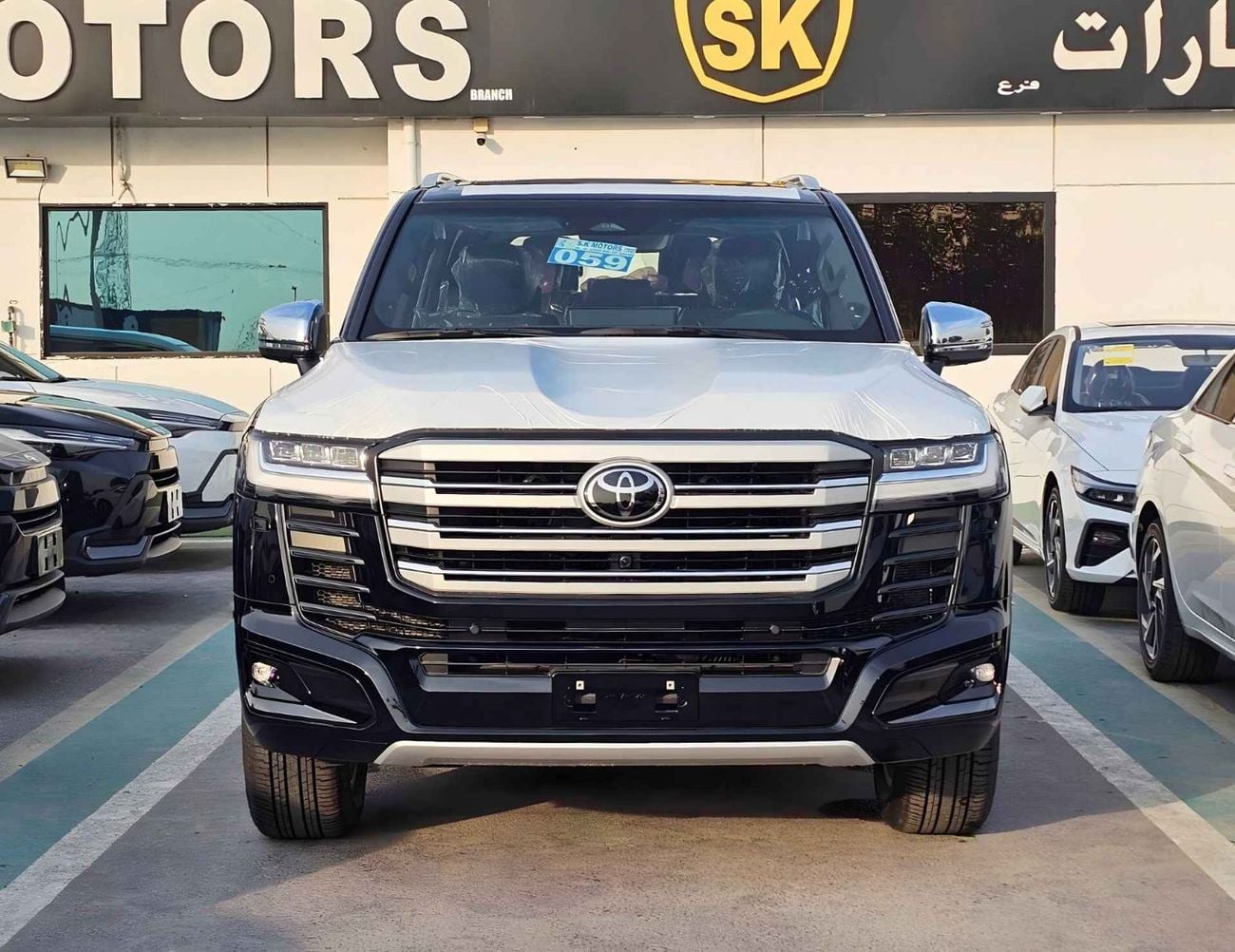 Toyota Land Cruiser VX HYBRID / 3.5L V6 PETROL /RADAR/BIG DVD/JBL SPKRS/COOL BOX/LETAHER WITH MEMORY SEATS (CODE#VXH25)