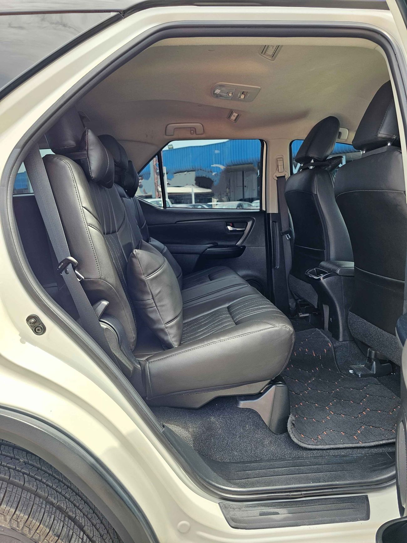 Toyota Fortuner EXR /V4/ BLACK EDITION/ 4WD/ DVD REAR CAMERA/ LEATHER SEATS/ LOW MILEAGE/ 1316 MONTHLY/ LOT#102957