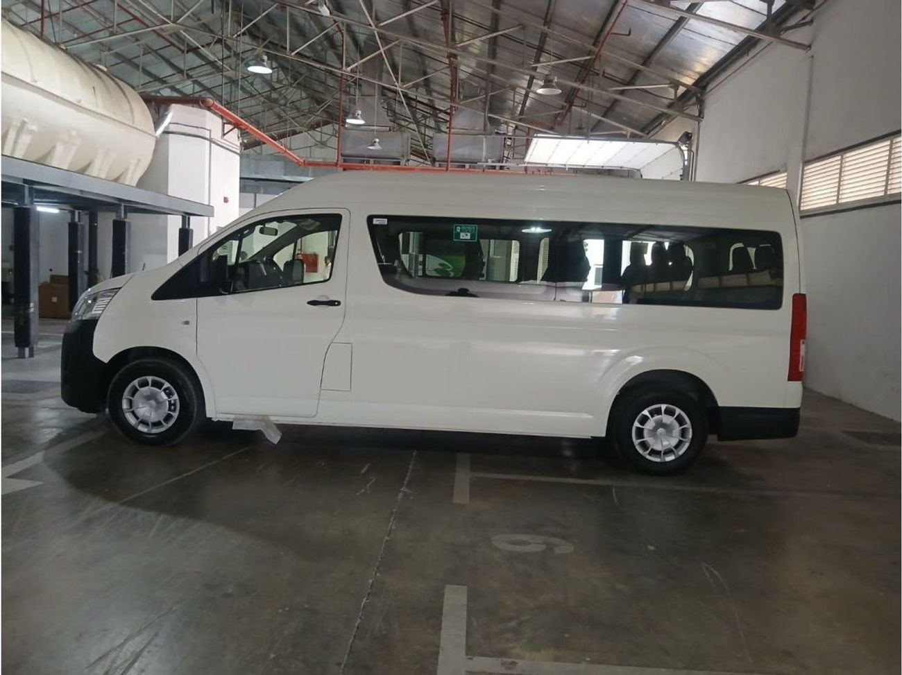تويوتا هاياس ECT0008 - Toyota High Roof Passenger Van - 3.5L Petrol Auto White