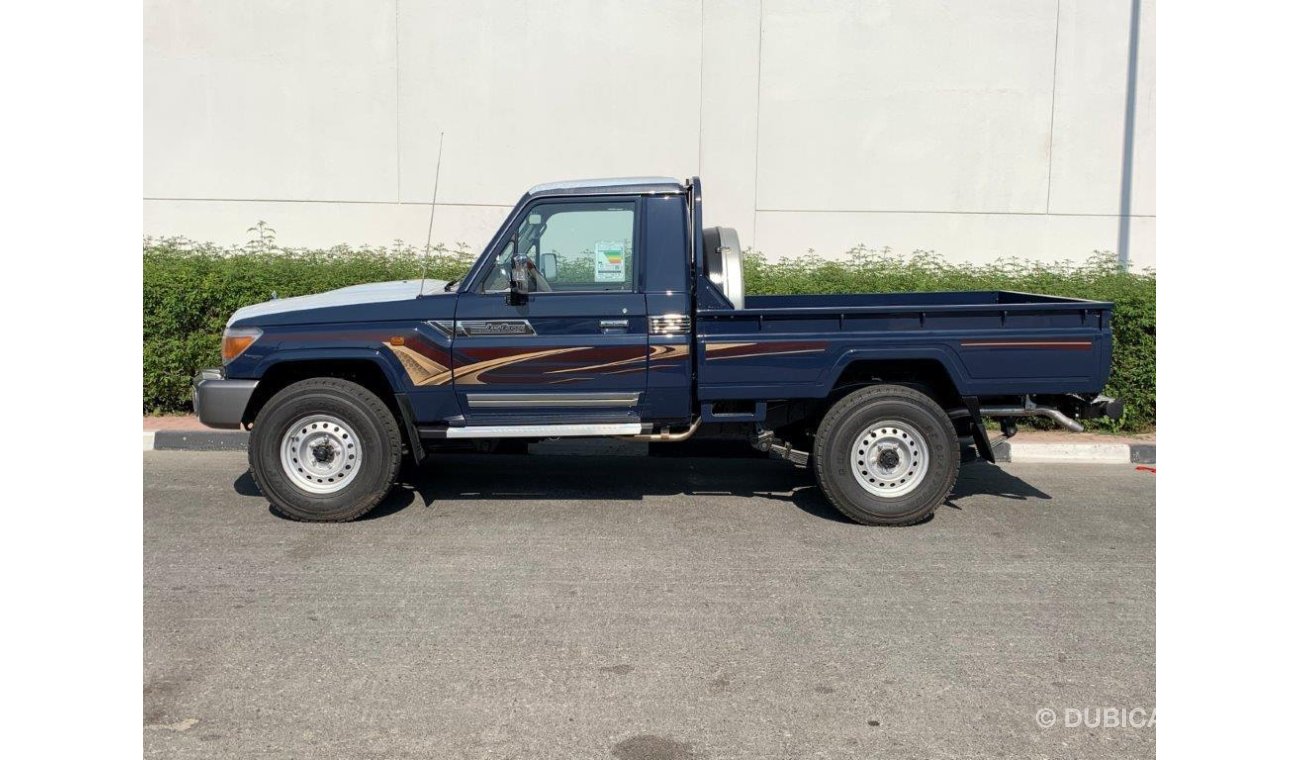 تويوتا لاند كروزر بيك آب 79 SINGLE CAB LX-G  V6 4.0L PETROL 4WD MANUAL TRANSMISSION