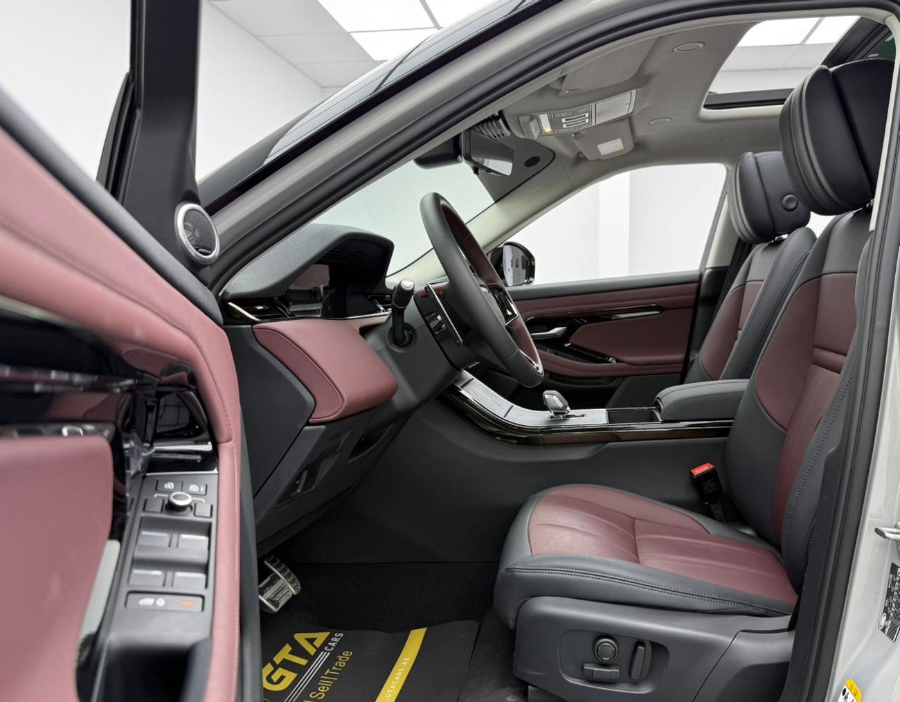 لاند روفر رانج روفر إيفوك P250 SE 2.0L 2025 Range Rover Evoque P250 SE Dynamic L, Warranty, Low Km, Excellent Condition, Chine