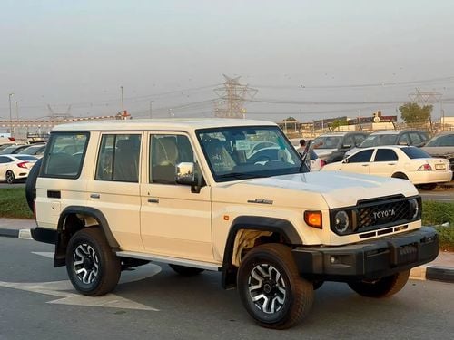 Toyota Land Cruiser 70 HT VXR LC 76 LX 4.0L A/T GCC Specs SAUDI