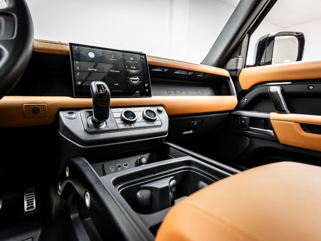 لاند روفر ديفندر P400 110 X 3.0L (5 Seater)