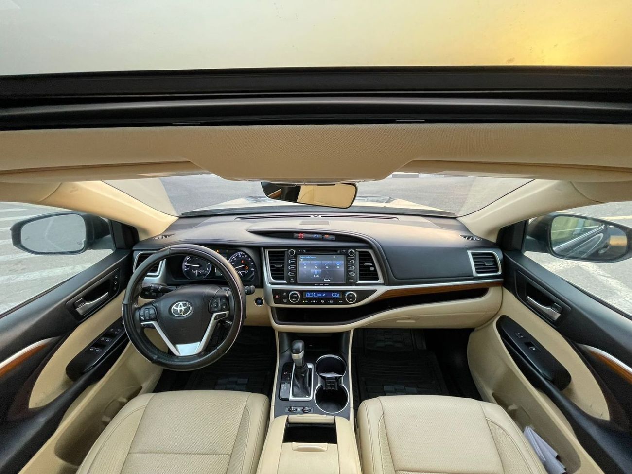 تويوتا هايلاندر 2017 Toyota Highlander Limited Edition Full Option 3.5L V6 - Full 8 Seater With Auto Truck and Radar