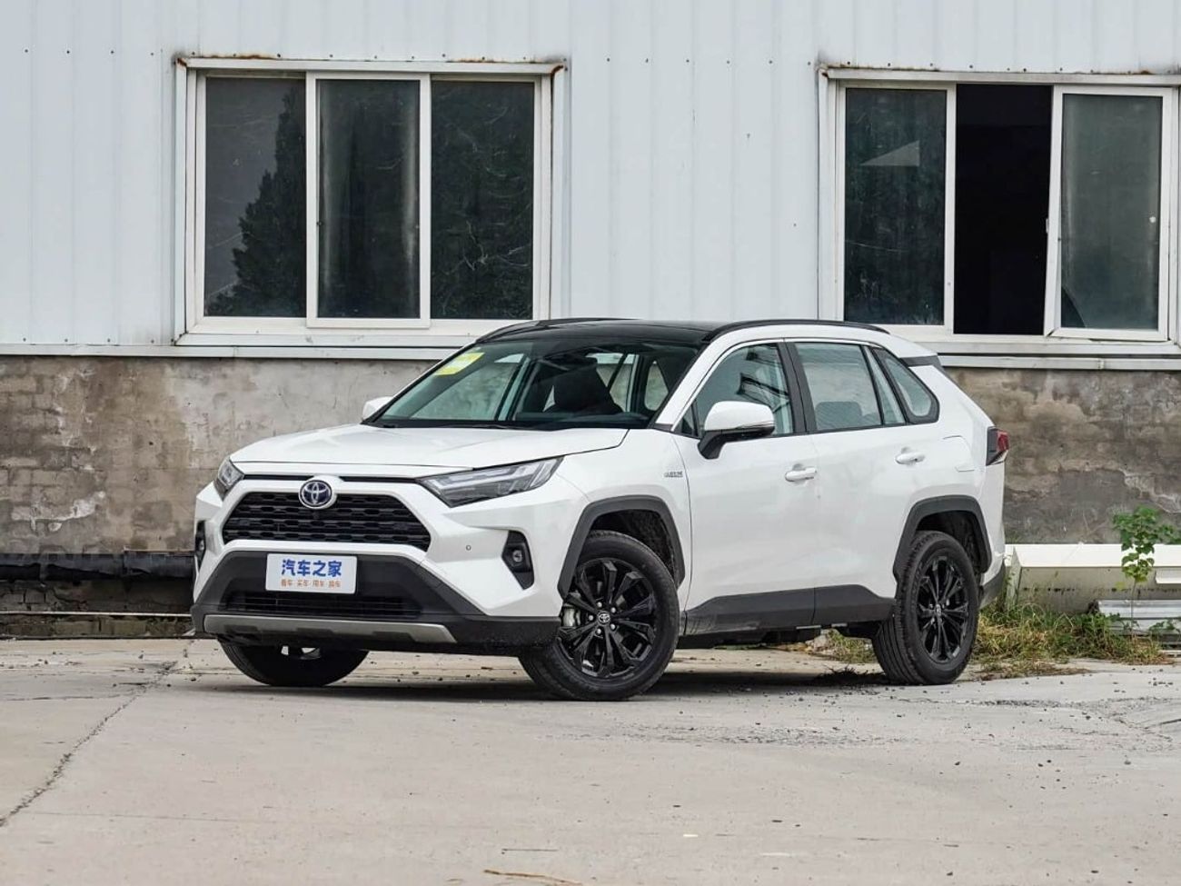 Toyota RAV4 Hybrid 2.5L E-CVT 4WD Elite Plus Trim