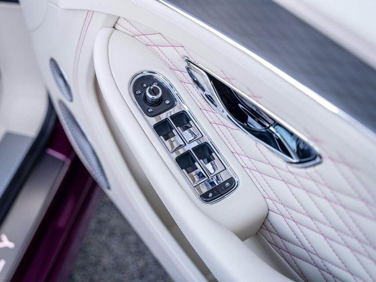 بنتلي كونتيننتال 4.0 V8 High-Performance 25.9kWh GTC Auto 4WD Euro 6 (s/s) 2dr (EXPORT ONLY)