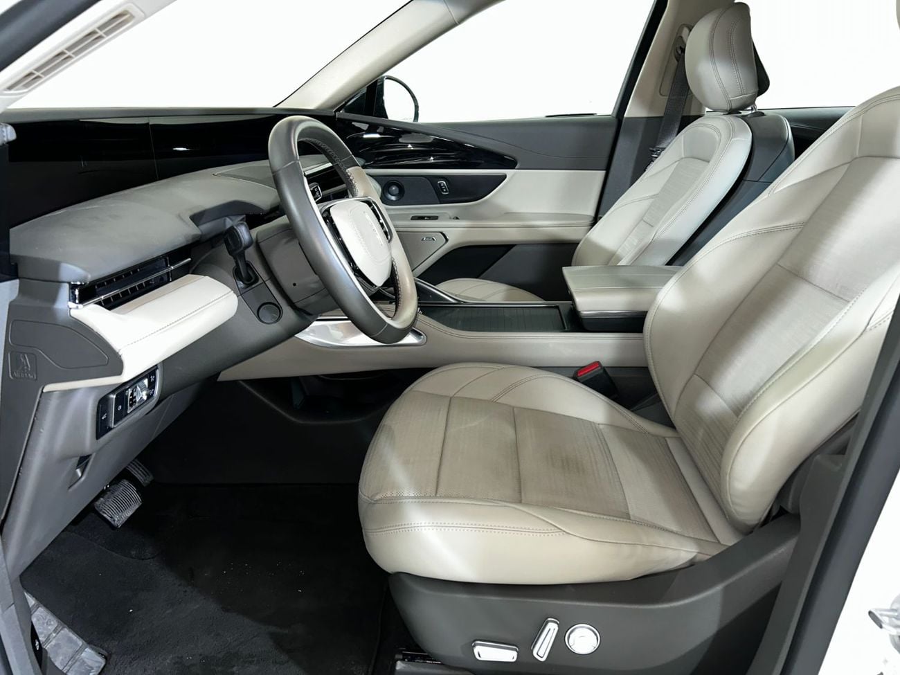 Lincoln Nautilus Reserve II 2.0L NAU424 / AL TAYER MOTORS / AL QOUZ SHOWROOM