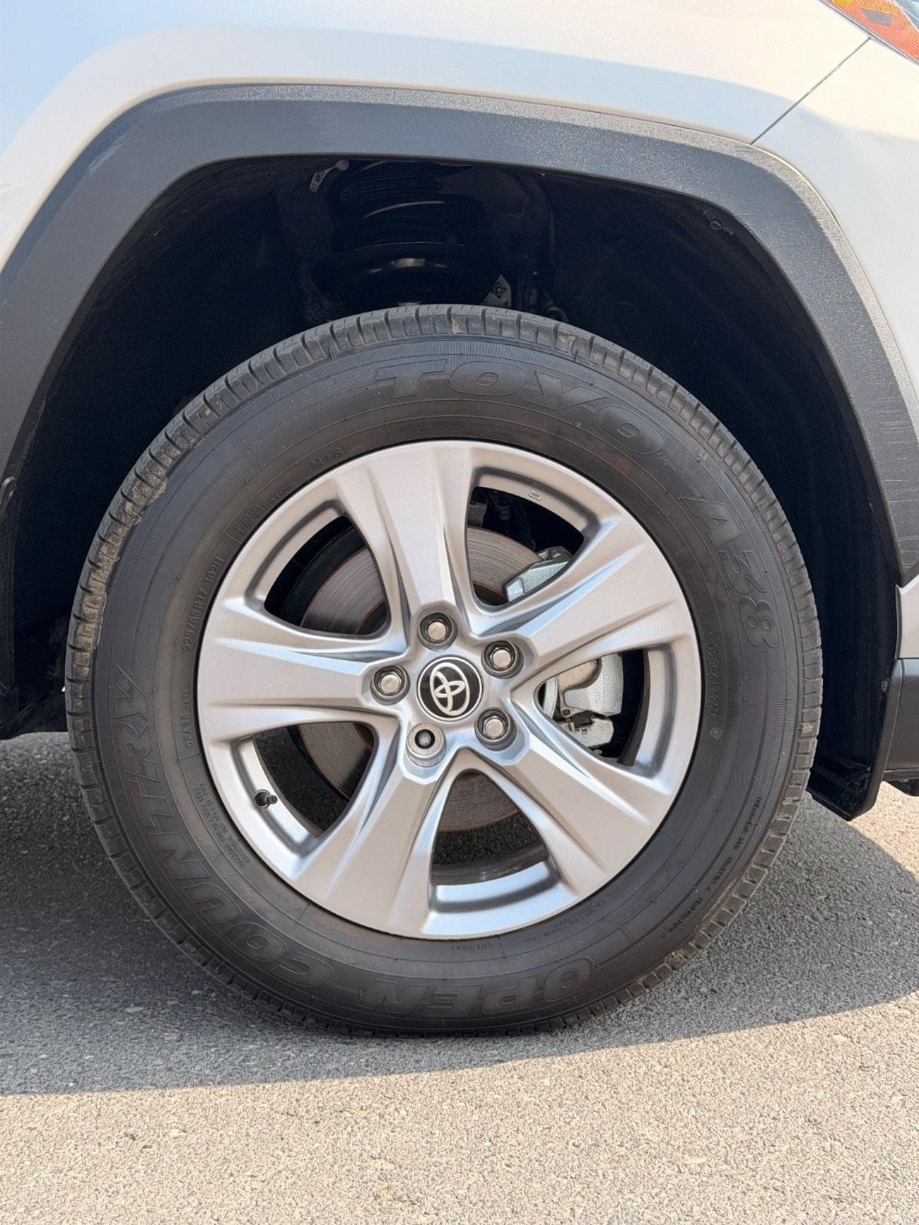 تويوتا راف ٤ XLE 2.5 L push start 2025