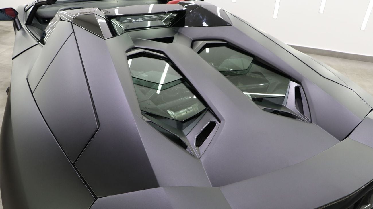 Lamborghini Aventador Lamborghini Avantador 2015 Roadster  6.5L V12 Excellent Condition