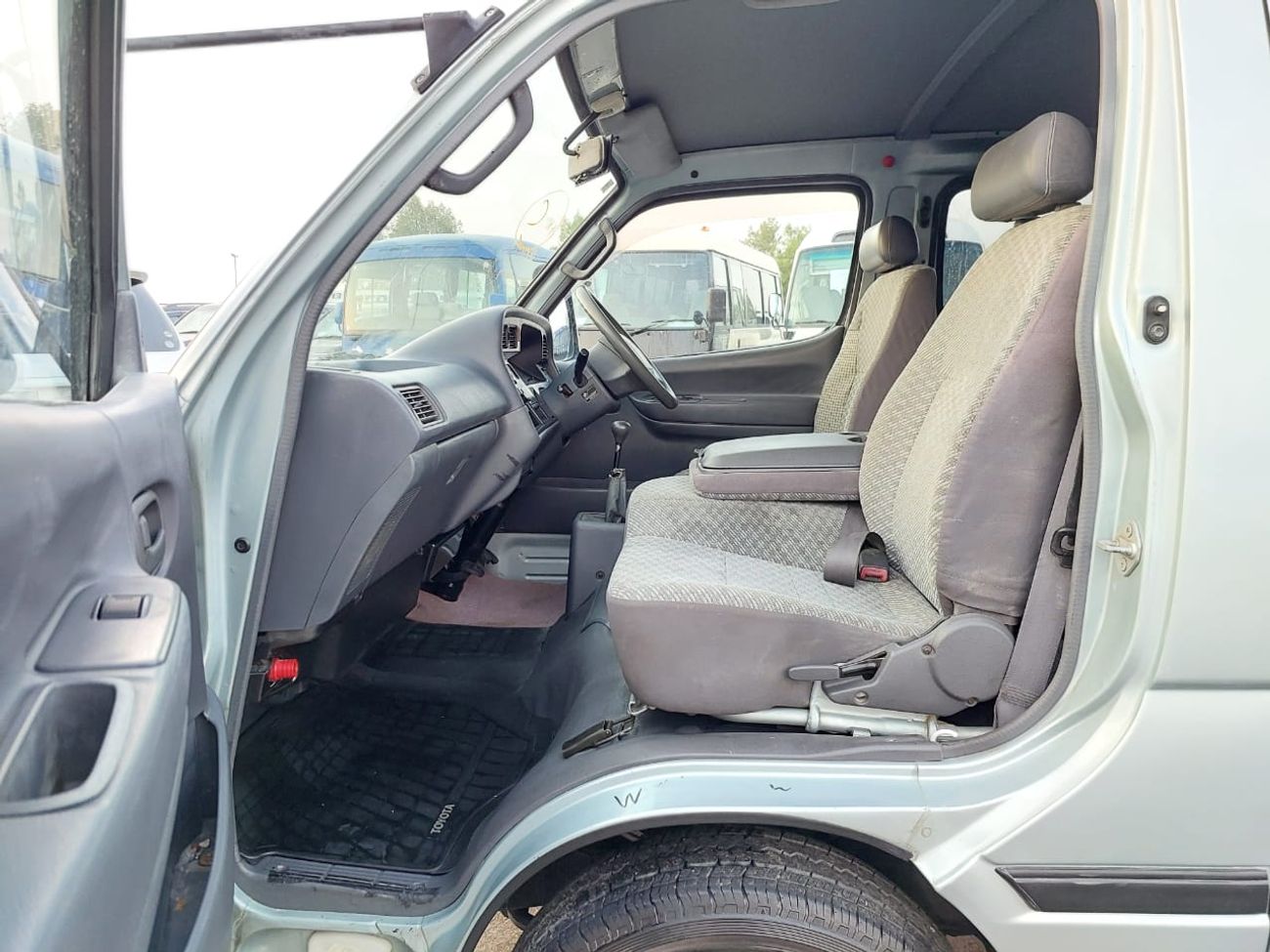 Toyota Hiace TOYOTA HIACE VAN RHD 1999 MODEL 2.0 L PETROL MANUAL(PM52852)