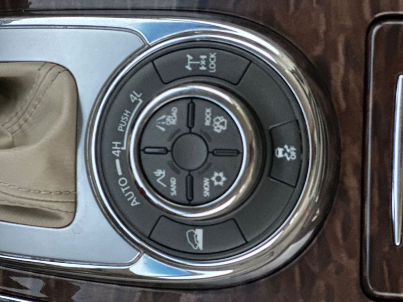 Nissan Patrol SE 4.0L MODEL 2017 GCC CAR PERFECT CONDITION INSIDE AND OUTSIDE FULL OPTION