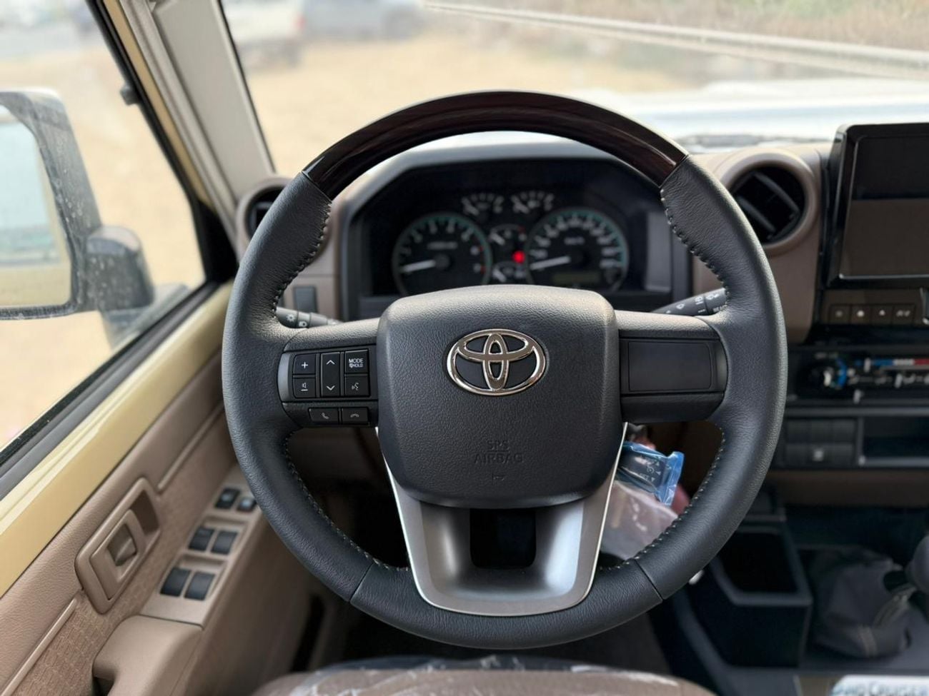Toyota Land Cruiser 70 HT VXR 4.0L MID OPTION MANUAL WITH COOLING BOX