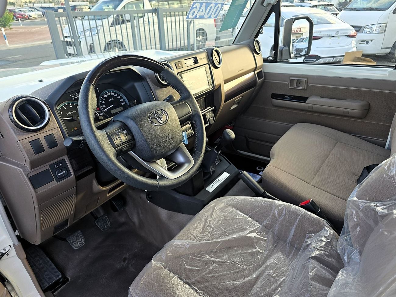 Toyota Land Cruiser Pick Up SC 4.0L Toyota L.C Single cabin Pick Up 4.0l petrol v6 M/T 4WD Gcc specs  2025 Model