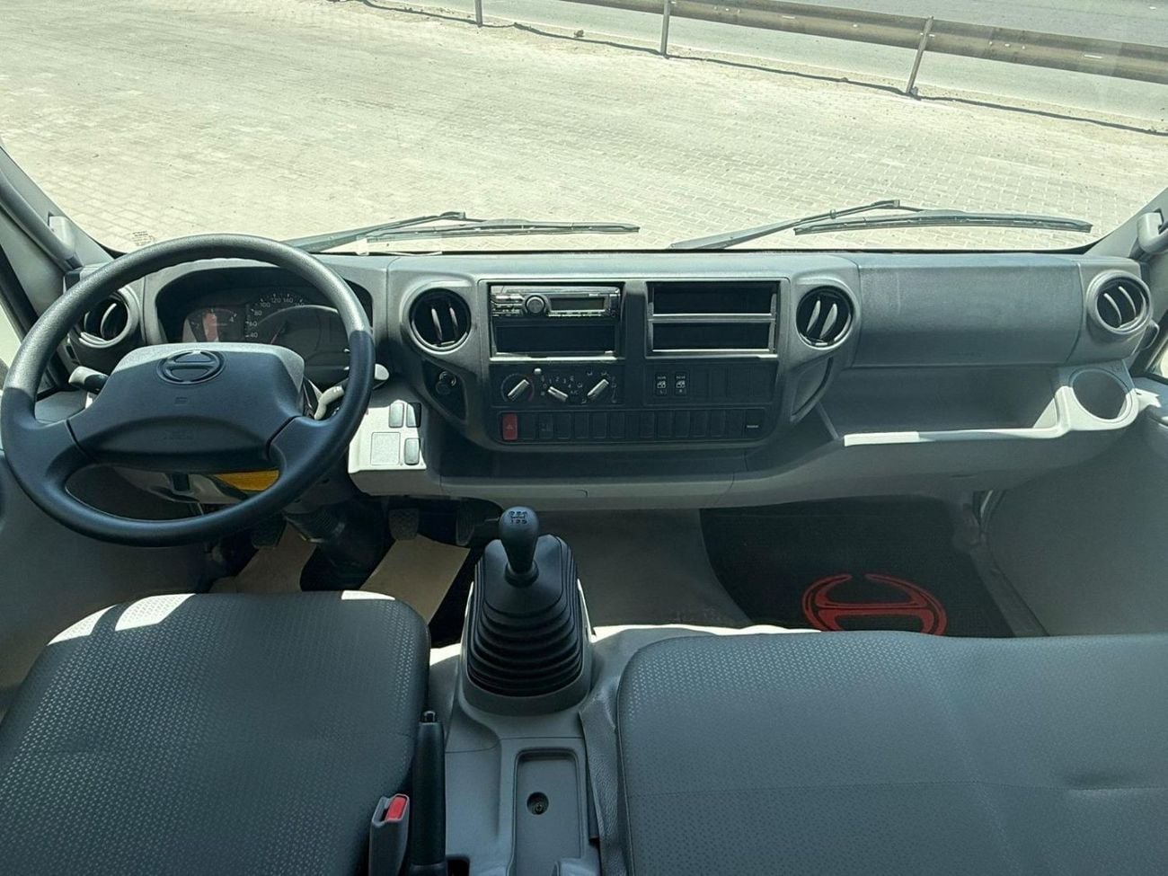 هينو 300 HINO 300 4.0L 614 D/C CARGO 4x2