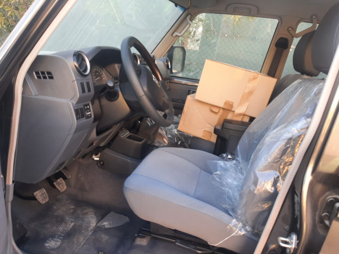 تويوتا لاند كروزر 70 (LHD) TOYOTA LAND CRUISER LC 76 HARDTOP 4.5L DIESEL5 DOORS FULL OPTION