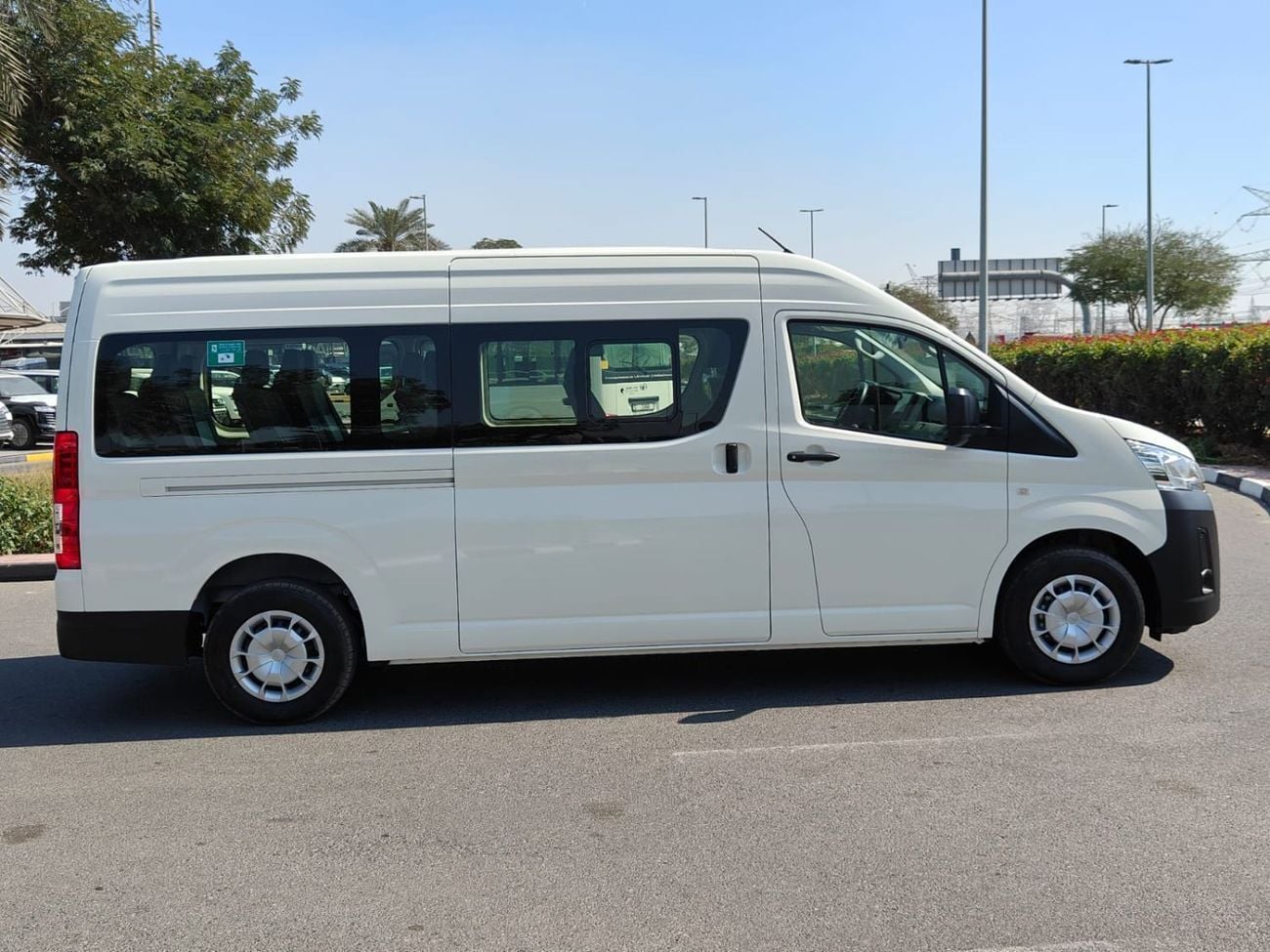 تويوتا هاياس 2026 Toyota Hiace DX 13-Seater 3.5L V6 Petrol M/T (3-Point Seatbelts) For Local