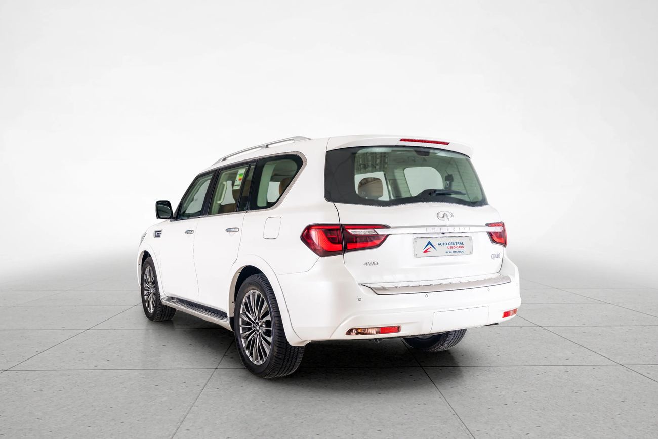 Infiniti QX80 Luxe 7st 5.6L LUXE 5.6