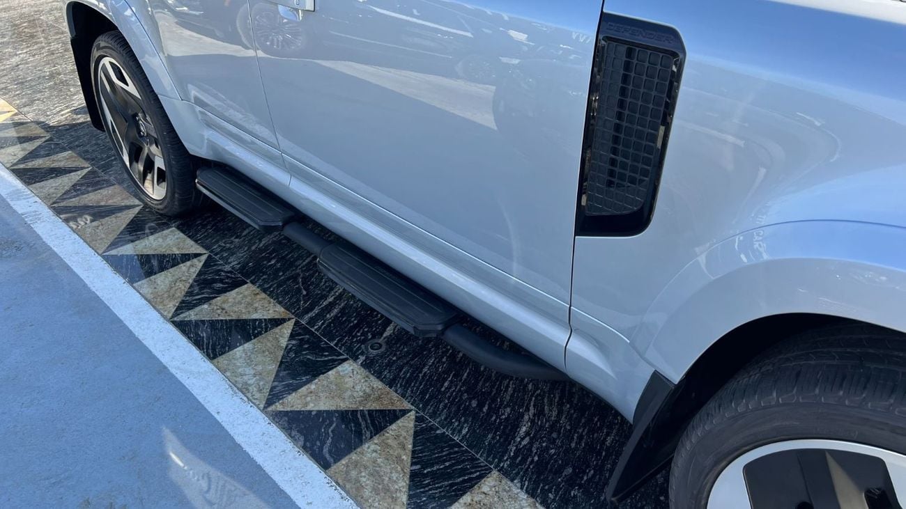 Land Rover Defender P400 110 X-Dynamic HSE 3.0L (5 Seater)