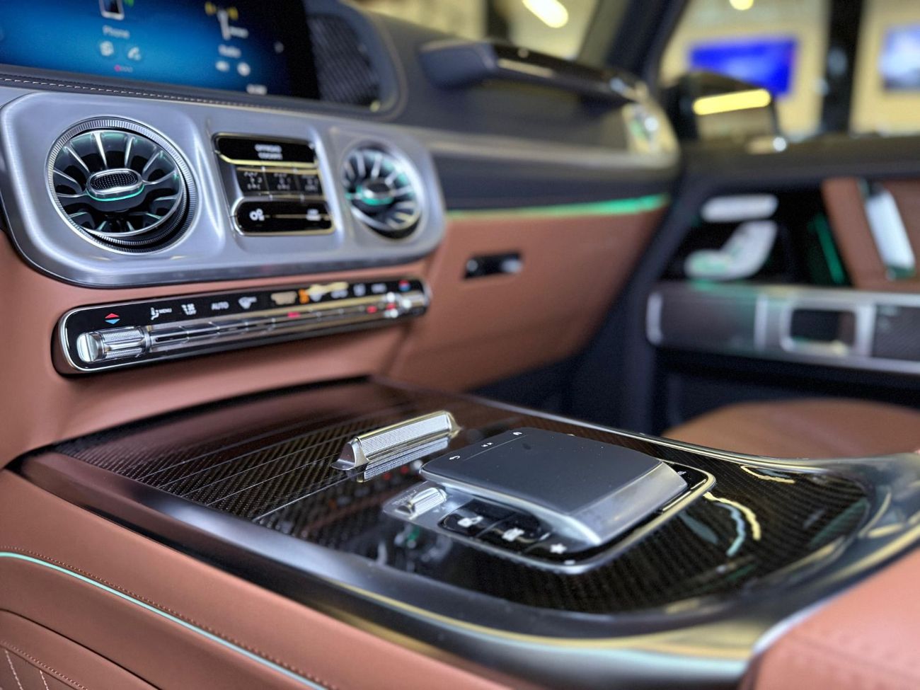 مرسيدس بنز G 63 AMG G63 AMG 2025 DOUBLE NIGHT-FULL CARBON INTERIOR + EXTERIOR - AMG Performance-5 YEARS WARRANTY