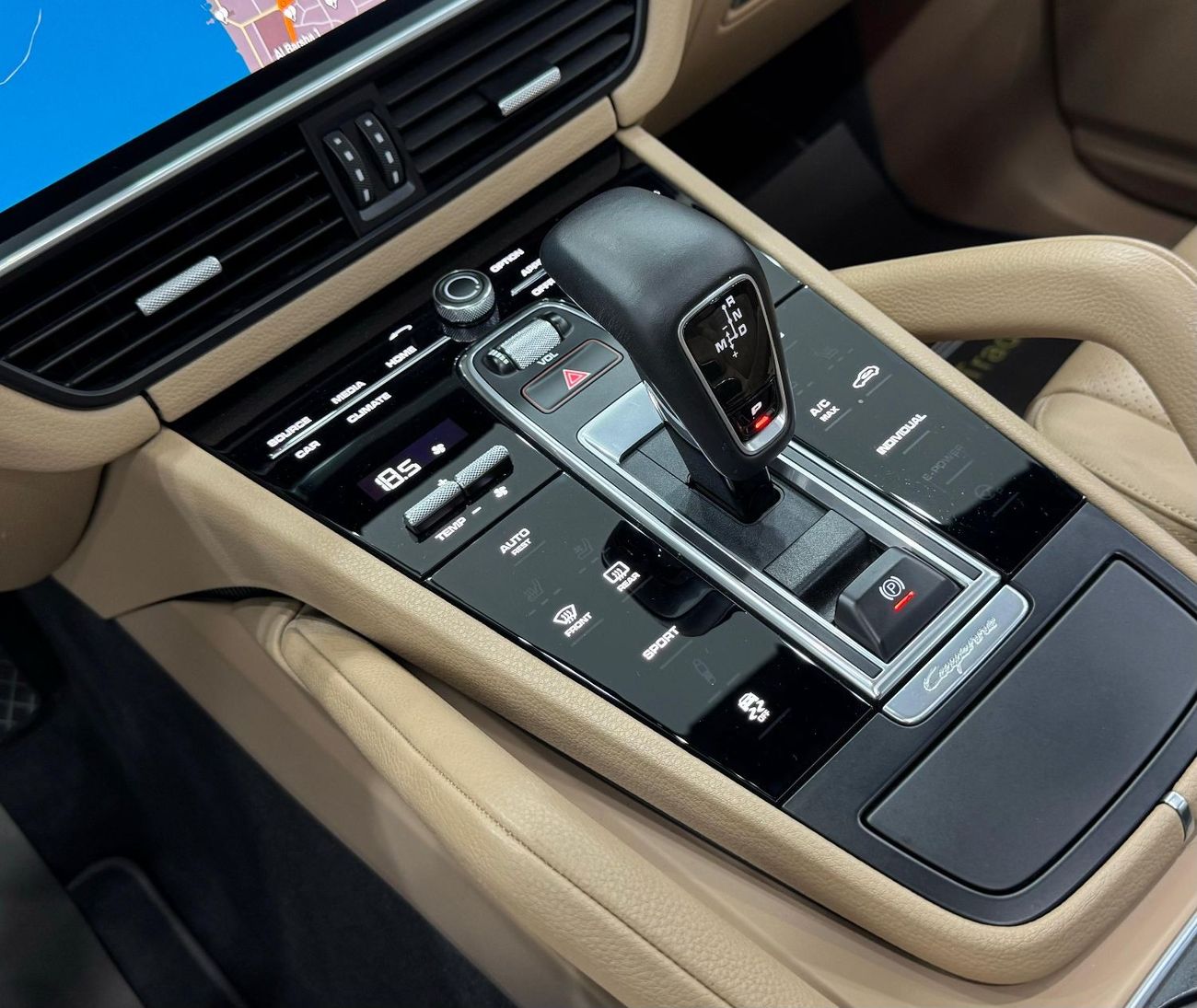 Porsche Cayenne Std 3.0L (340 HP)  2019 Porsche Cayenne, Warranty, Full Service History, Full Options, Low Kms, GCC