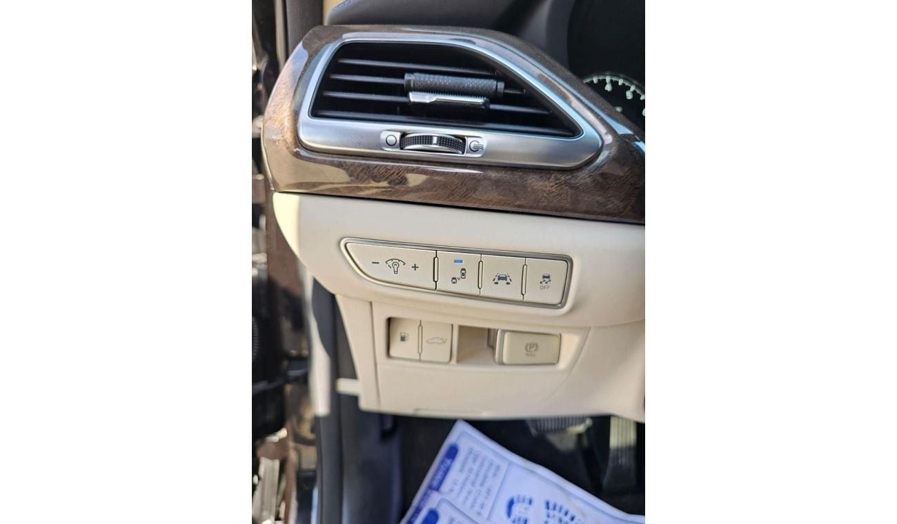 Genesis G90 Premium 3.3L AWD