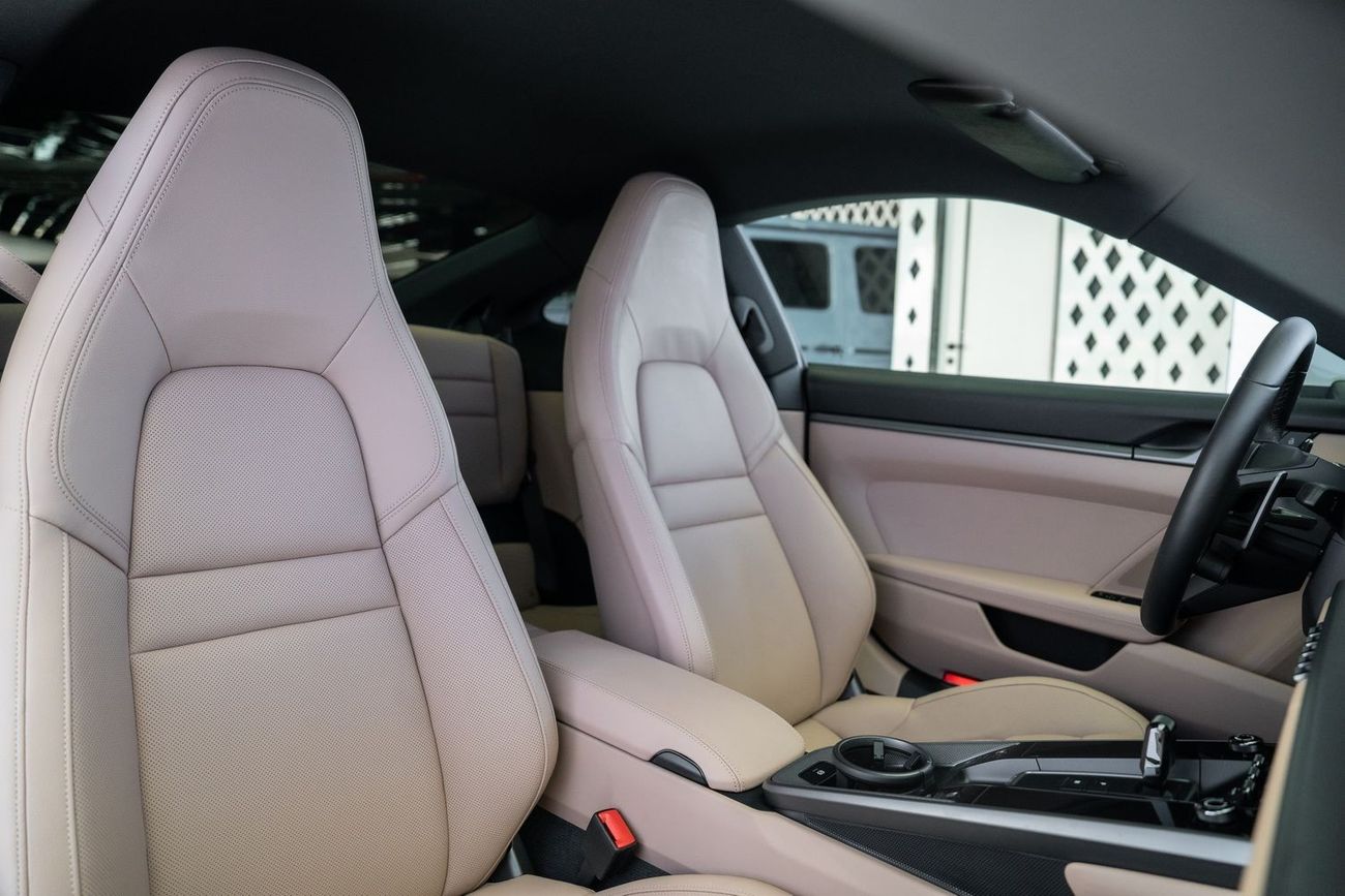 Porsche 911 Carrera 4 3.0L (444 HP) Coupe