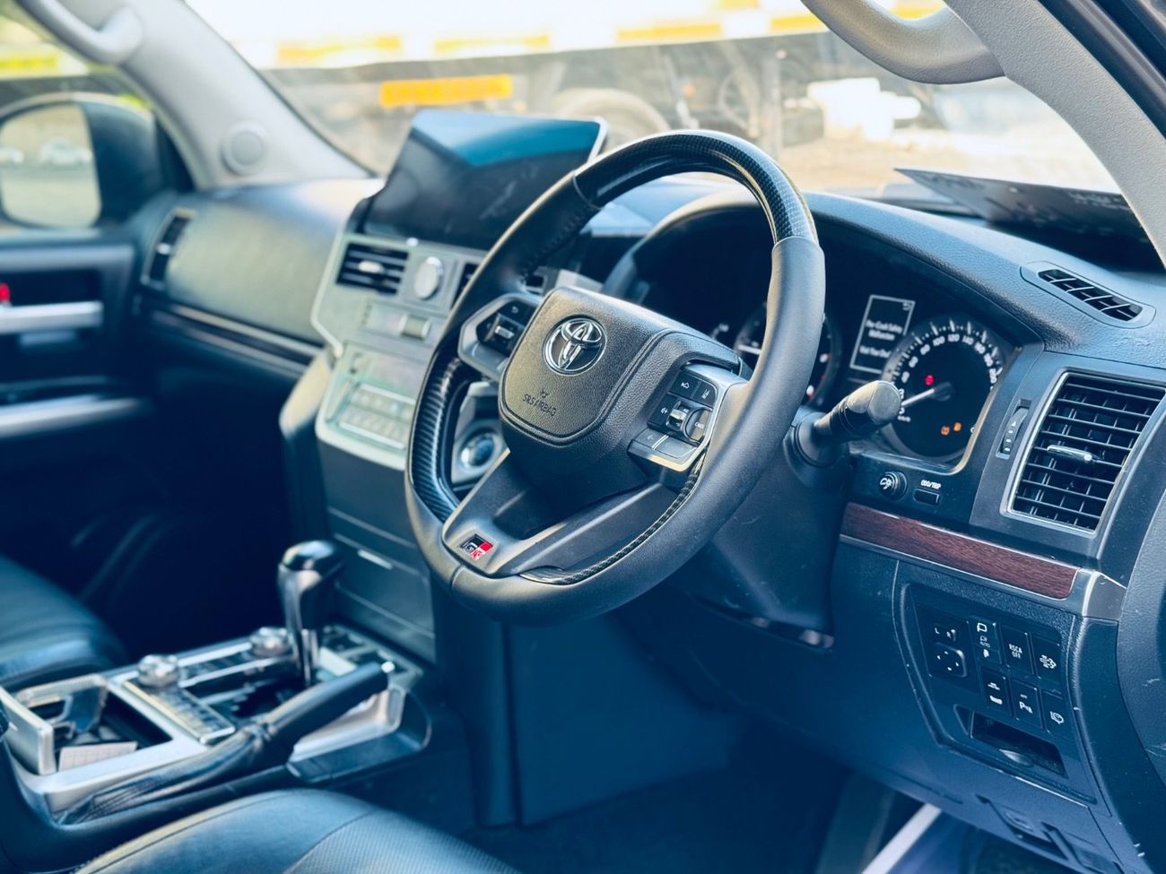 تويوتا لاند كروزر Toyota Land Cruiser Sahara upgrade to 2024 RHD diesel