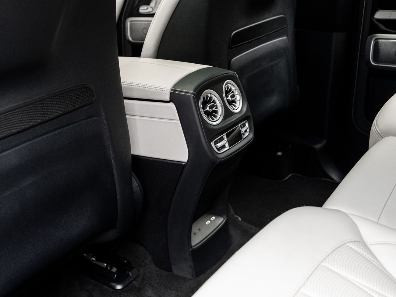 مرسيدس بنز G 63 AMG 4MATIC SUV 2025 Mercedes G63 AMG, 4.0 TC V8, 4WD, 577bhp, 9 Speed Auto