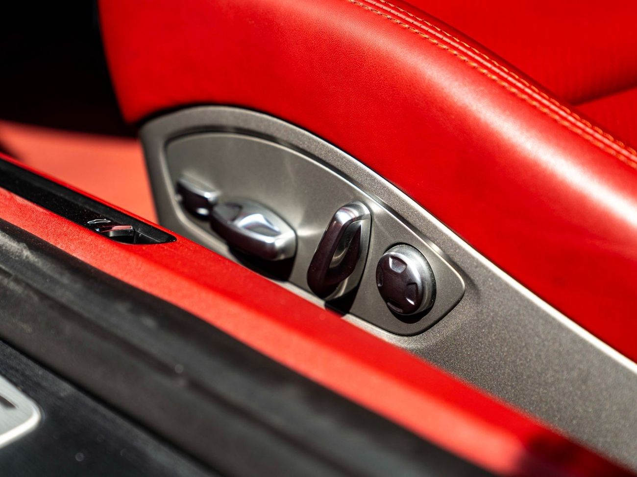 Porsche 911 911 CARRERA 4S • FULL OFFICIAL PORSCHE SERVICE HISTORY • STUNNING COLOUR COMBINATION