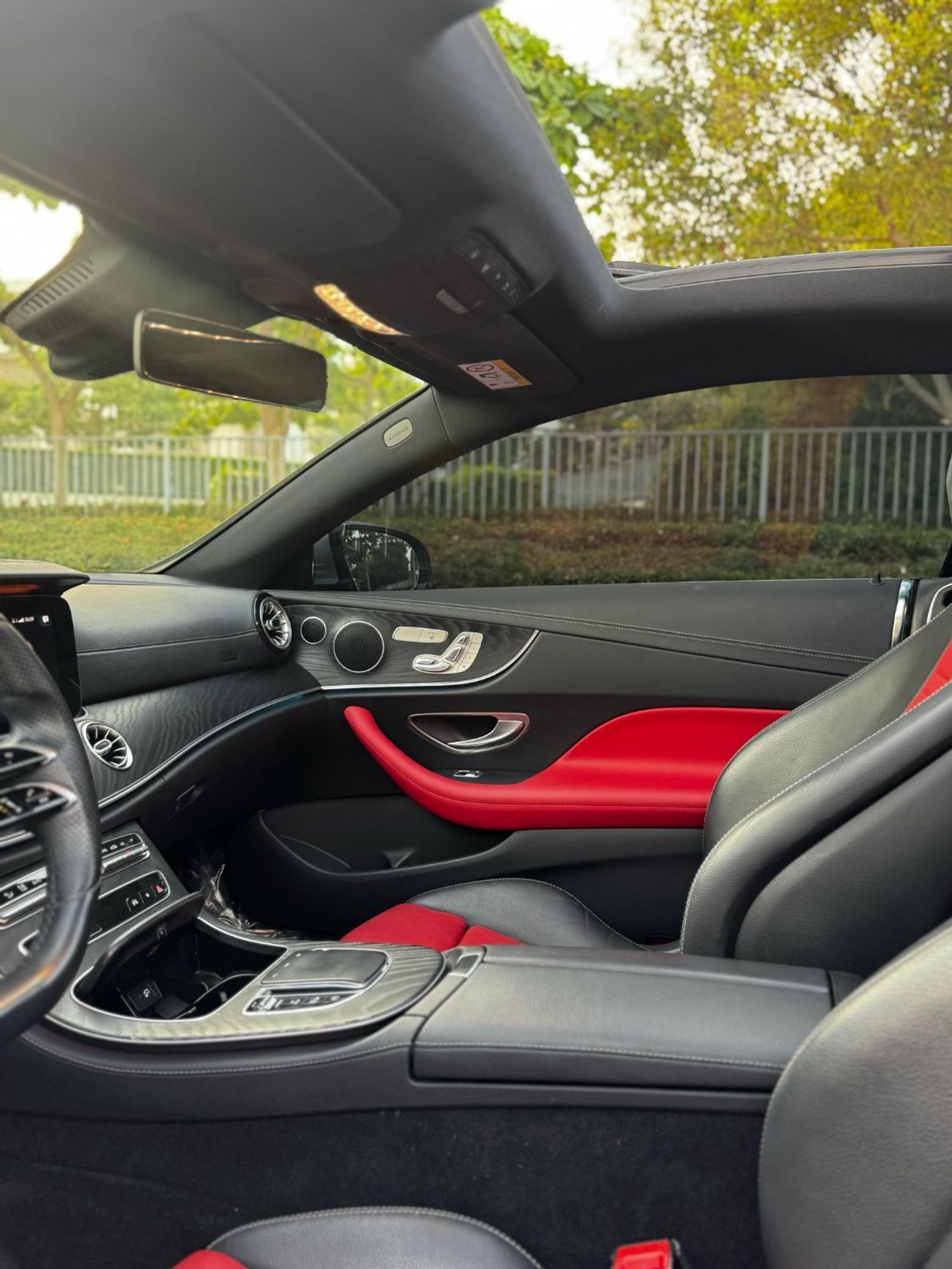 Mercedes-Benz E200 Premium 2.0L