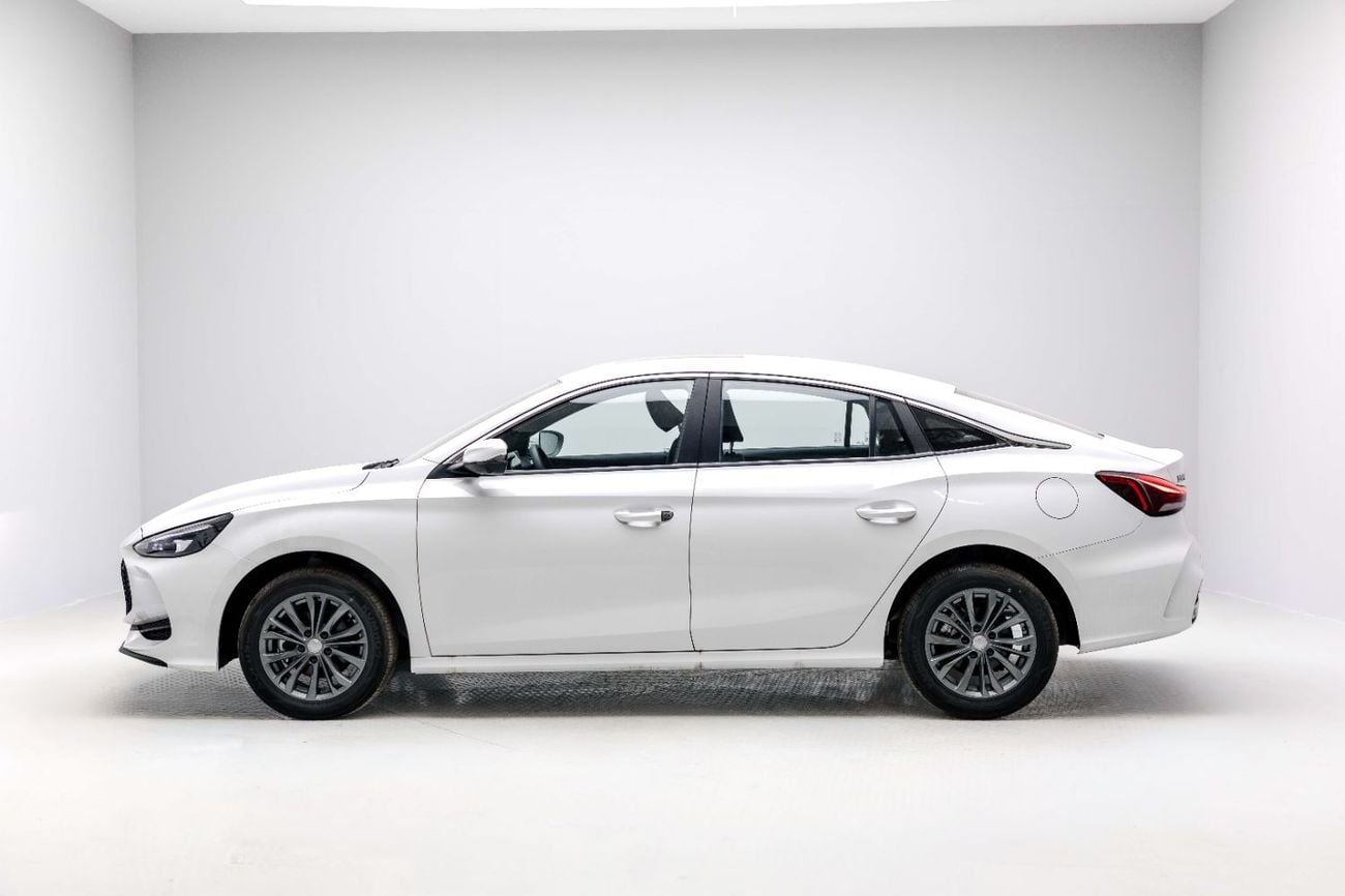 أم جي 5 LUX 1.5L - WHITE INSIDE BLACK | EXPORT ONLY