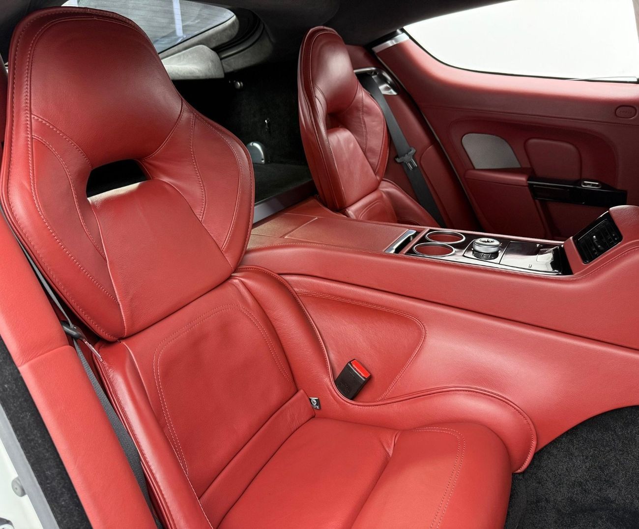 أستون مارتن رابيد Std 6.0L 2016 Aston Martin Rapide, Full Service History, Very Low Kms, GCC