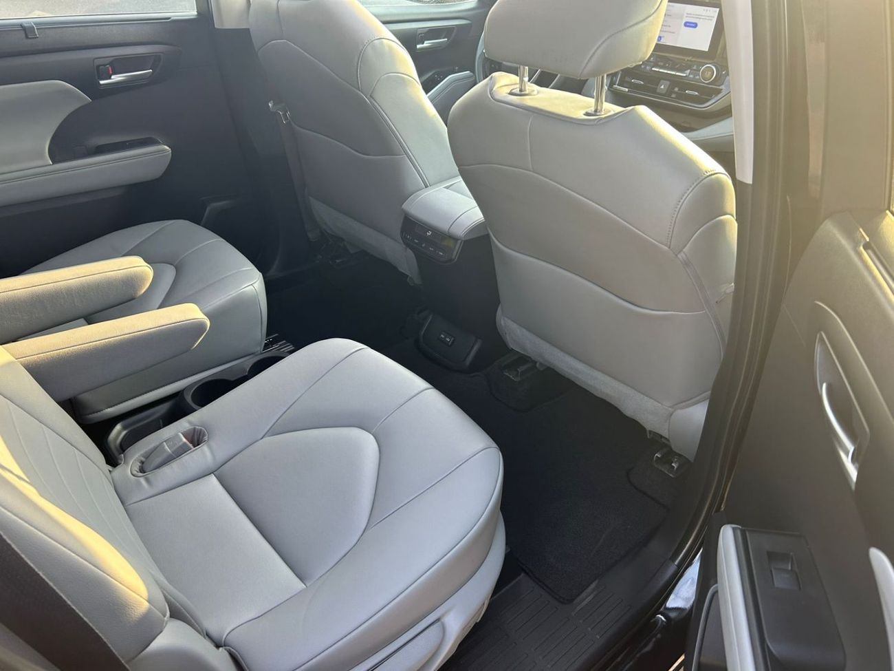 Toyota Highlander 2023 Toyota Highlander 2.4L V4 Turbo - XLE Full Option AWD 4x4 - Radar & Wireless charger -