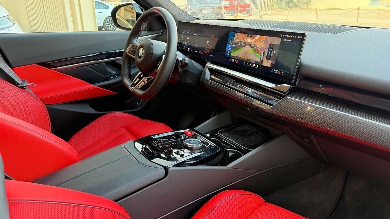 BMW M5 STD ( M5 competition Touring  4.4 L ( 727 HP