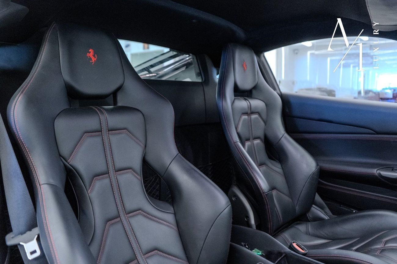 Ferrari 488 Std 3.9L 2017 Ferrari 488 GTB, Excellent Condition, Fully Loaded, Carbon Fibre Accents, European Spe