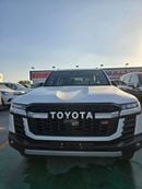 تويوتا لاند كروزر تويوتا لاندكروزر LC300 هجين فئة GR موديل 2026 – فل أوبشن – أبيض خارجي / جلد أحمر داخلي