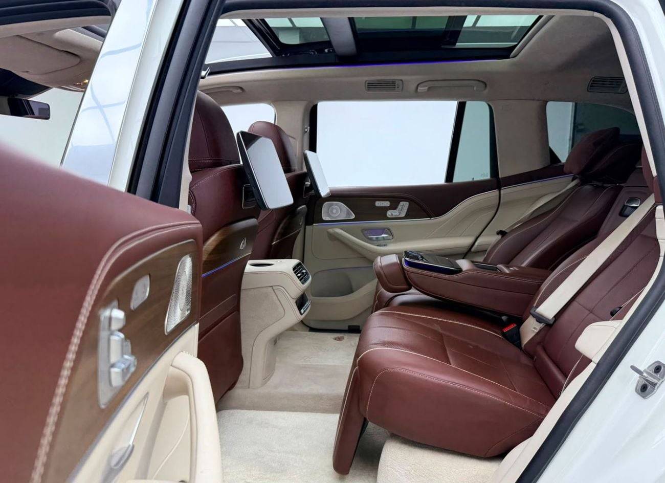 مرسيدس مايباخ gls600 مايباخ 2023 Maybach GLS 600, Auto Guard Warranty, Full Mercedes Service History, European Specs.