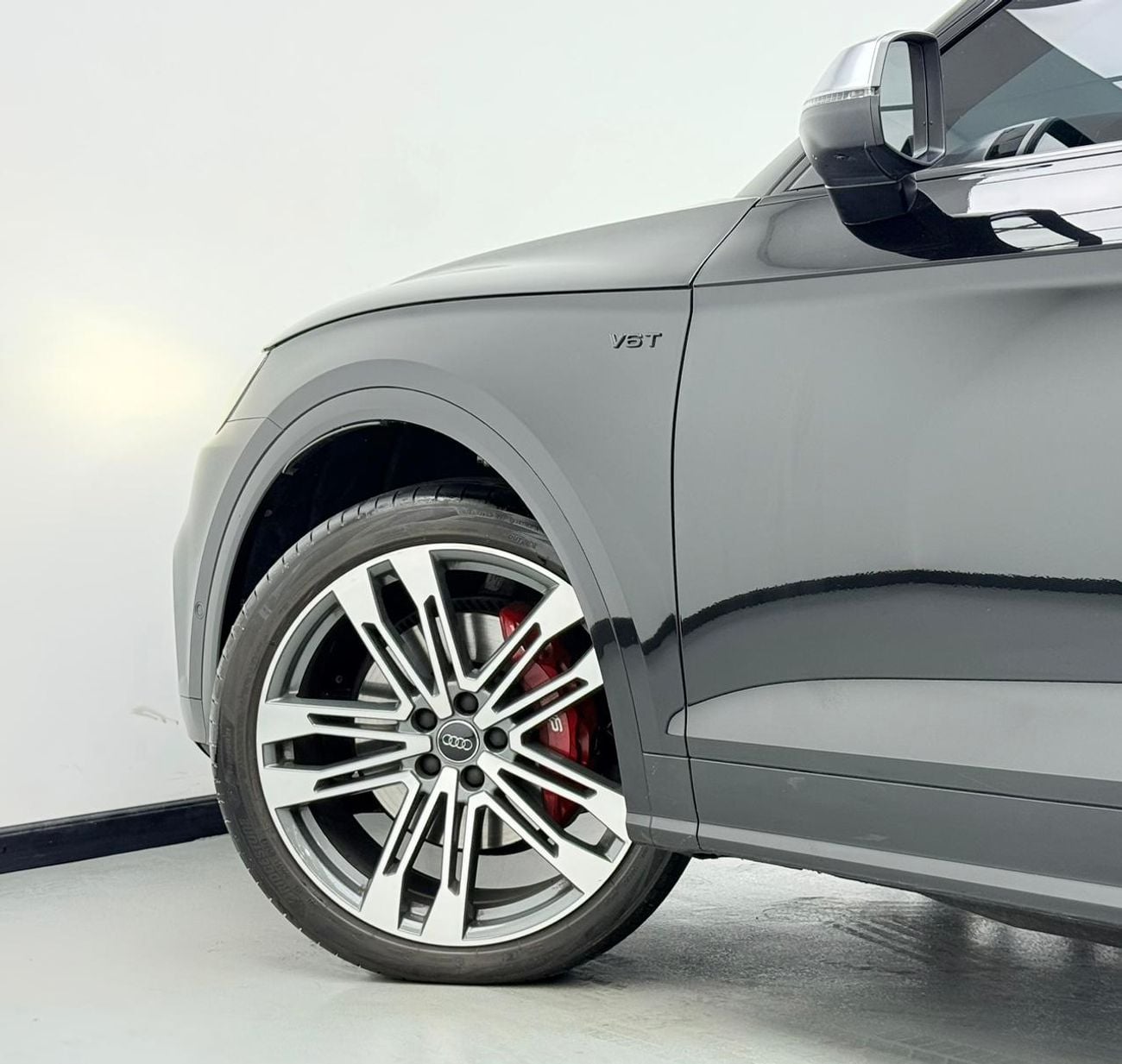 أودي SQ5 2018 Audi SQ5 Quattro, Full Service History, Carbon Fiber Interior, Excellent Condition, GCC